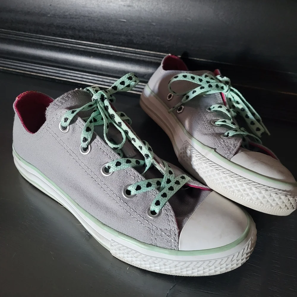 Girls Converse 2 - Picture 1 of 6